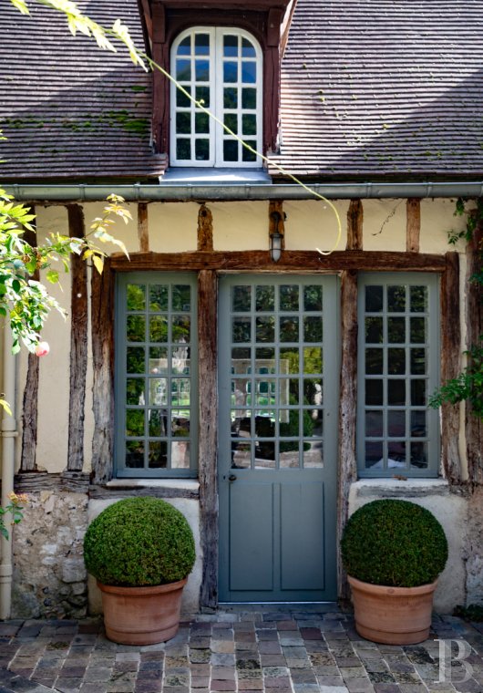 A former tithe barn in Giverny, the birthplace of Impressionism, that hosted painters and artists  - photo  n°3